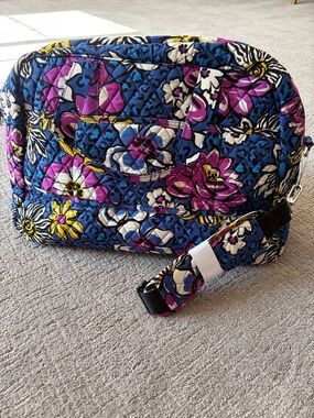 NWT Vera Bradley Medium Traveler Bag in African Violet Pattern